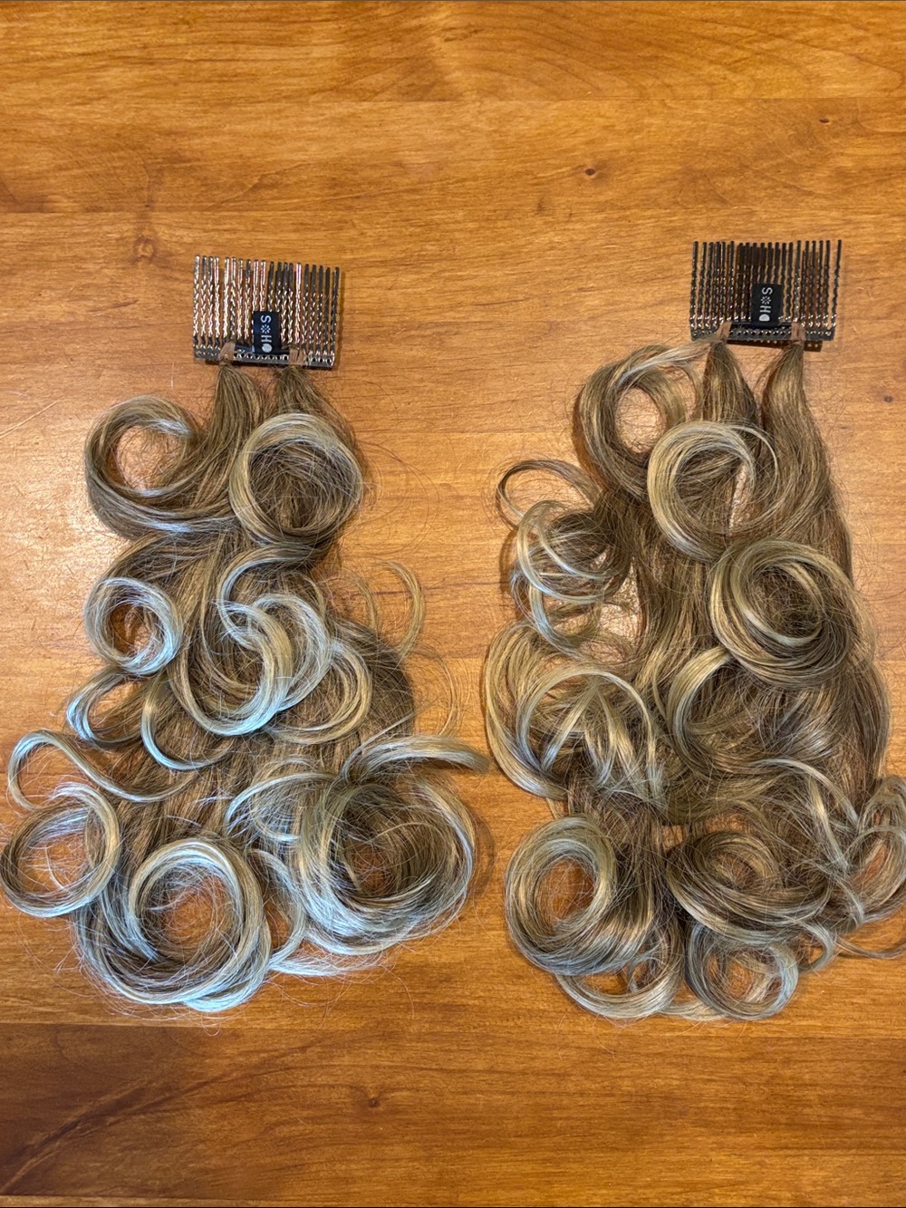 SOHO WOMEN’S COMB HAiR EXTENSIONS SET OF 2 Light Brown with Blonde Highlights